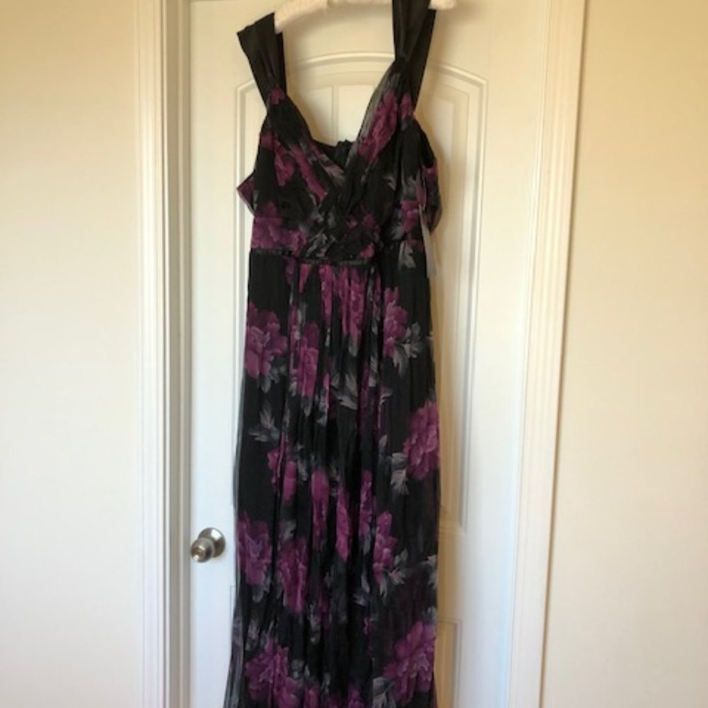 Signature by Robbie Bee, long , sleeveless dress, black & purple rose,  24W, NWT